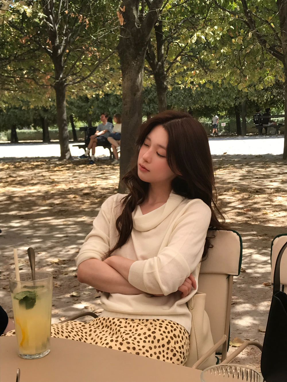 知性優雅垂墜領親膚針織衫