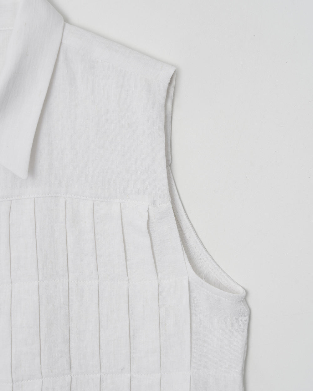 風琴褶翻領無袖襯衫