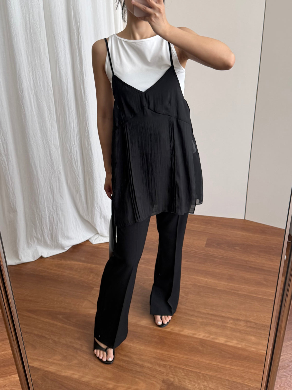 極簡輕透飄帶長版背心 Soft-Sheer Cami Top