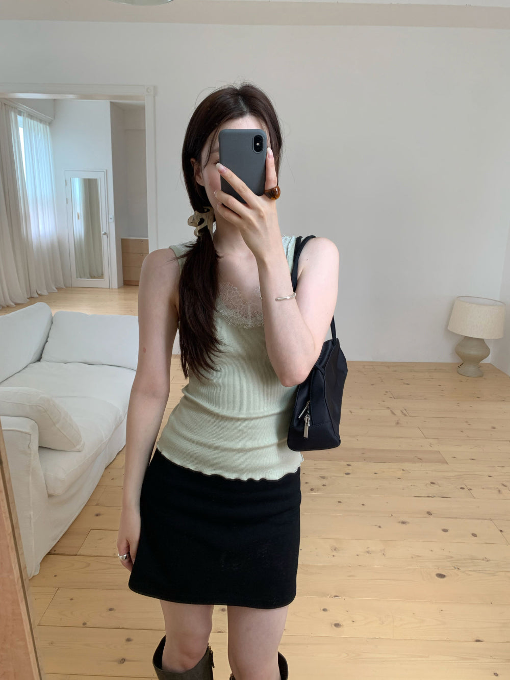溫柔蕾絲V領莫代爾坑條修身背心
