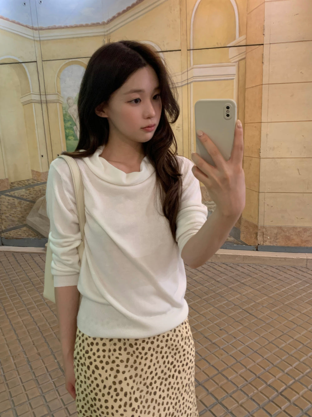 知性優雅垂墜領親膚針織衫