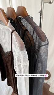 高領卷邊透膚打底上衣 Black Sheer Pleated Mock‑Neck Top