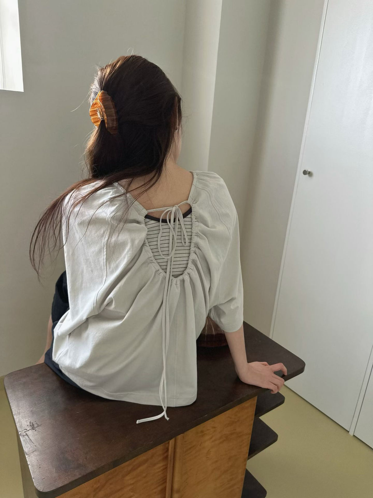 後鏤空抓褶寬鬆短袖罩衫-9