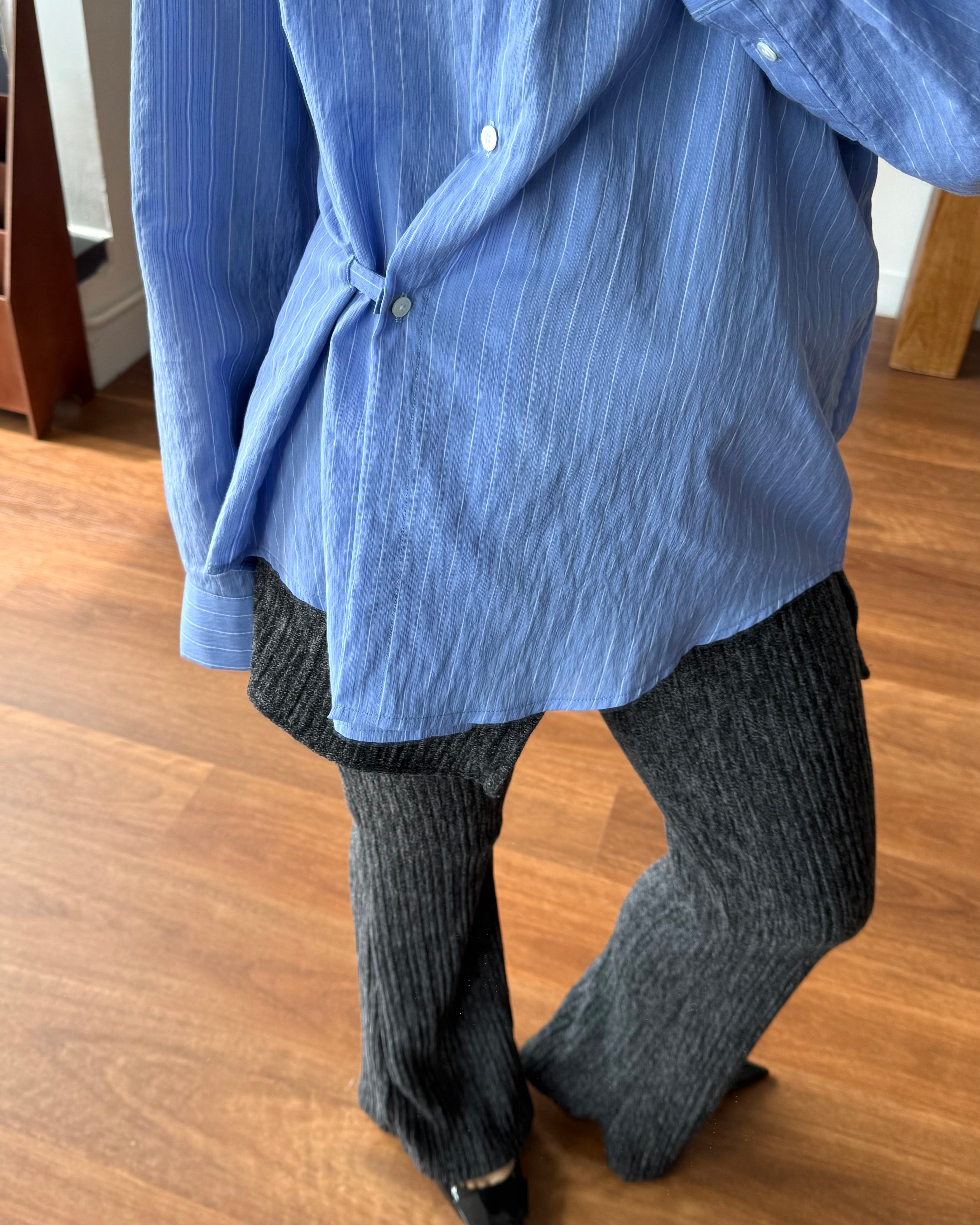 條紋不對稱襯衫 Pinstripe Asymmetric Shirt