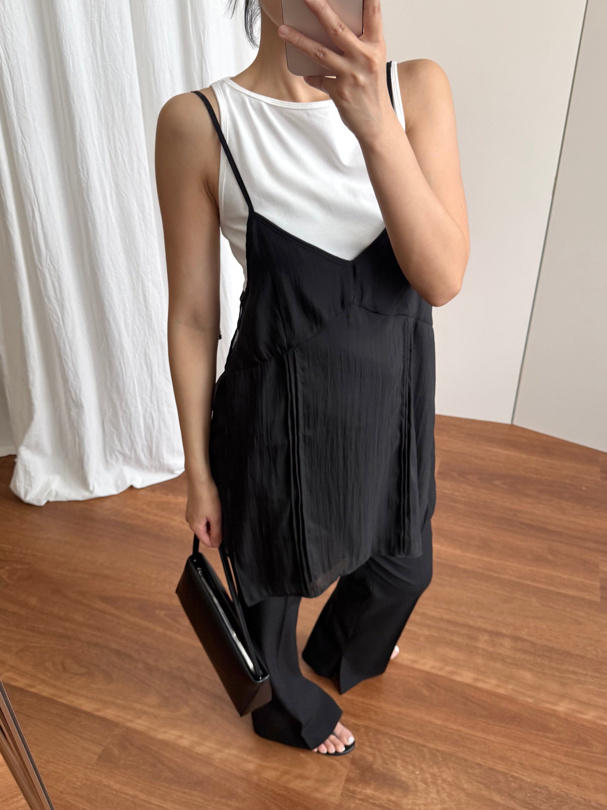 極簡輕透飄帶長版背心 Soft-Sheer Cami Top