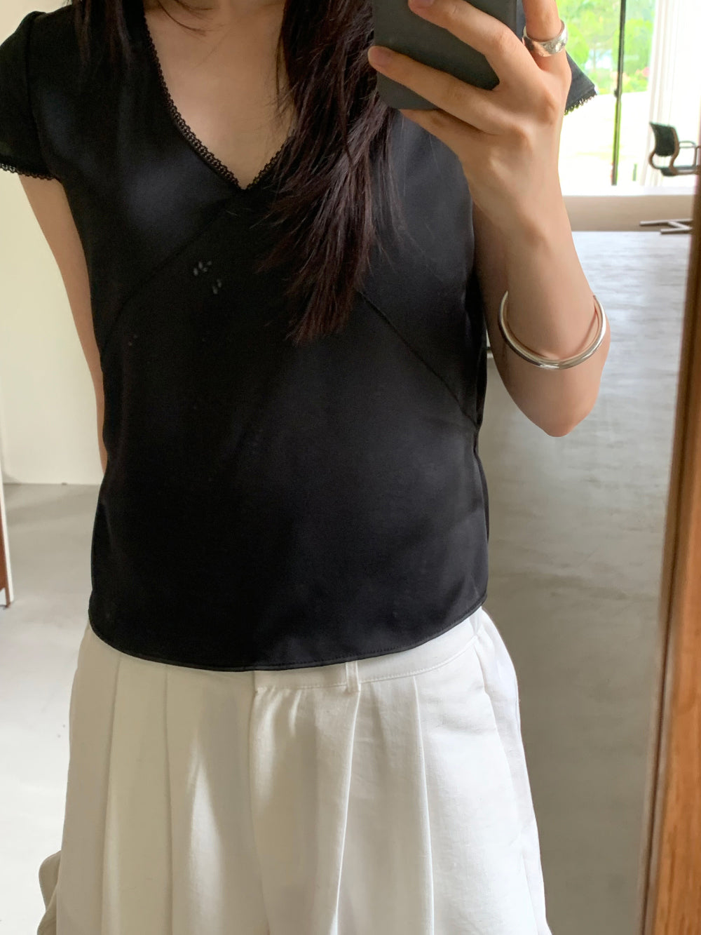法式浪漫微光絲感蕾絲V領短袖襯衫