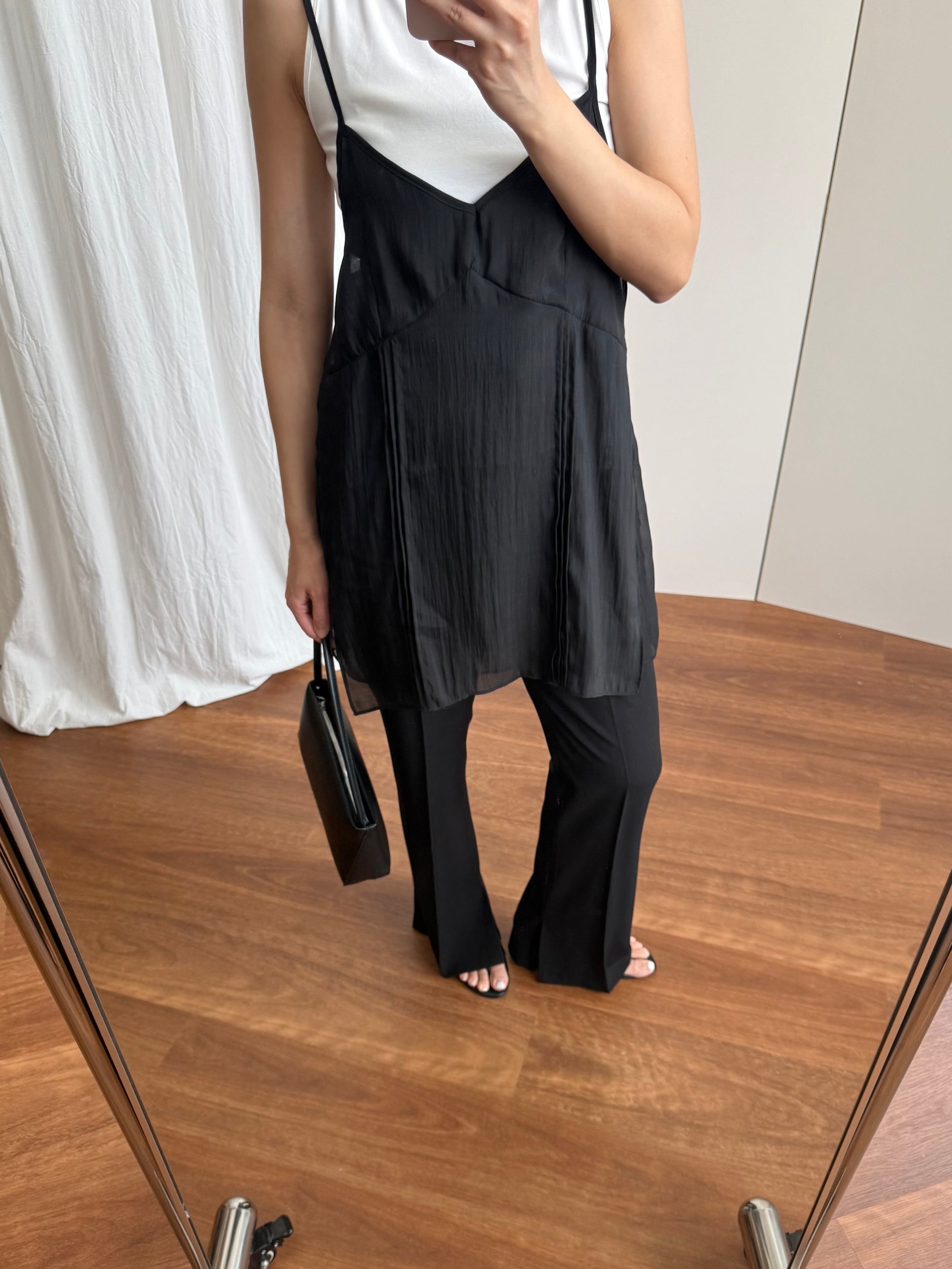 極簡輕透飄帶長版背心 Soft-Sheer Cami Top