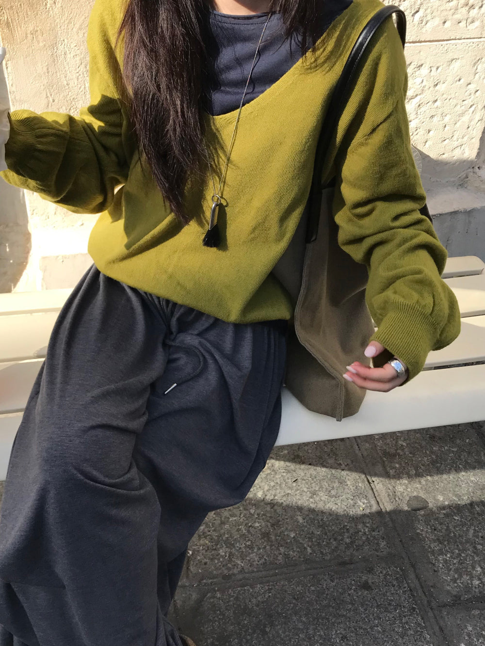 慵懶深V領羊毛針織衫