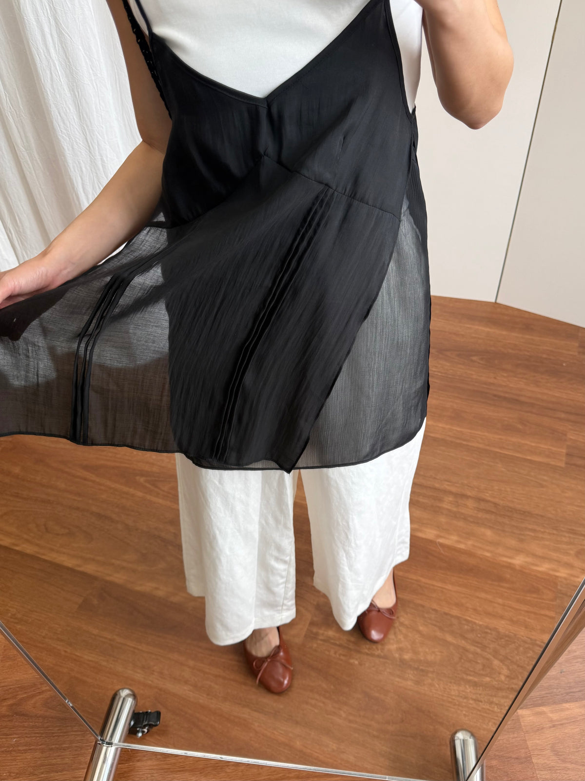 極簡輕透飄帶長版背心 Soft-Sheer Cami Top