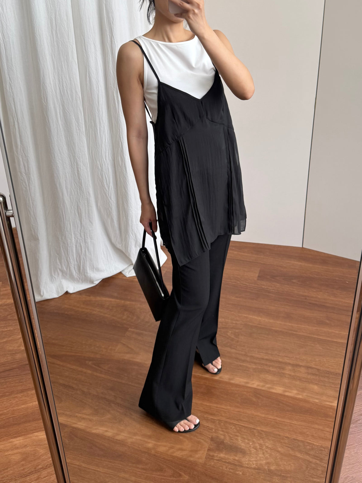 極簡輕透飄帶長版背心 Soft-Sheer Cami Top