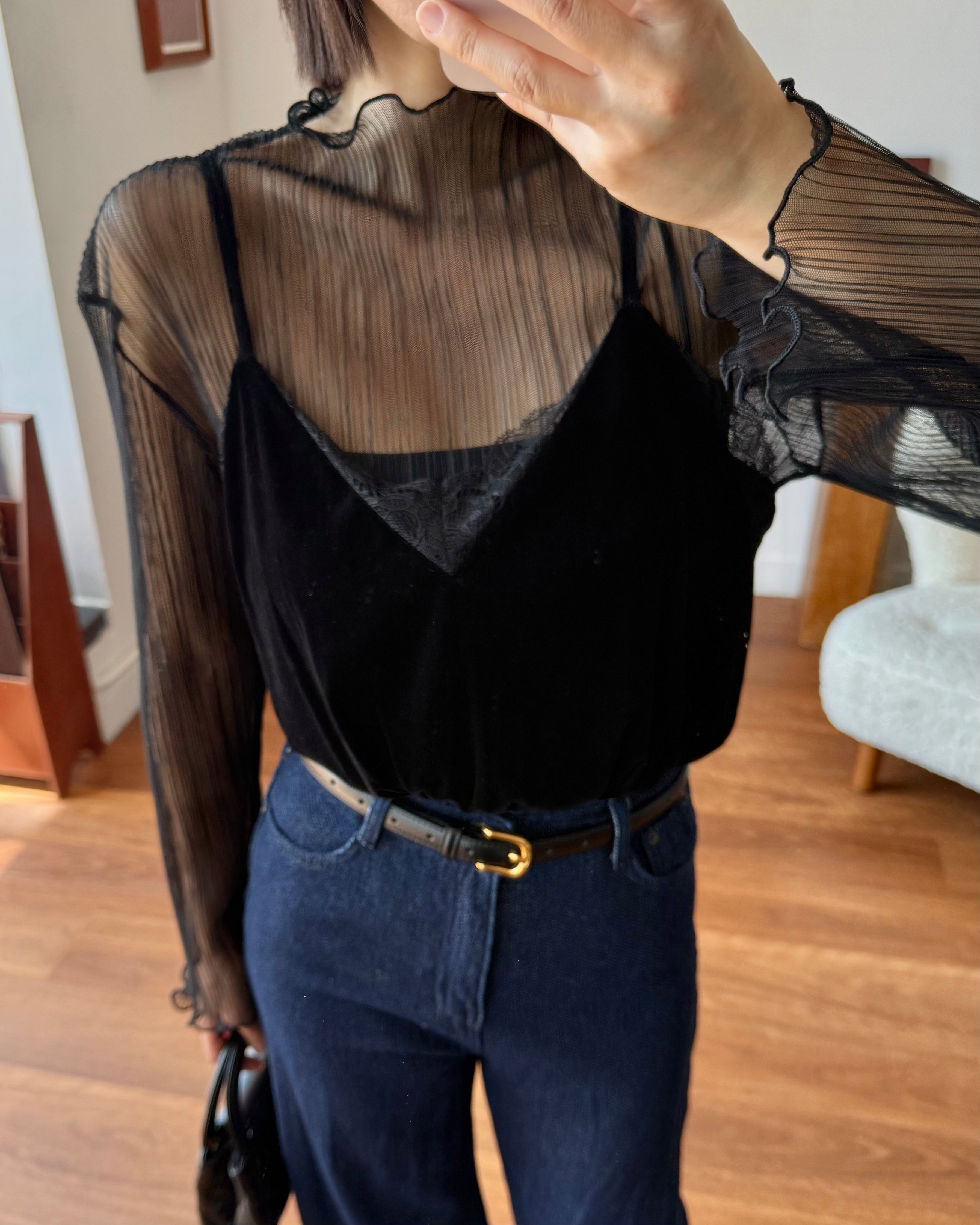 高領卷邊透膚打底上衣 Black Sheer Pleated Mock‑Neck Top
