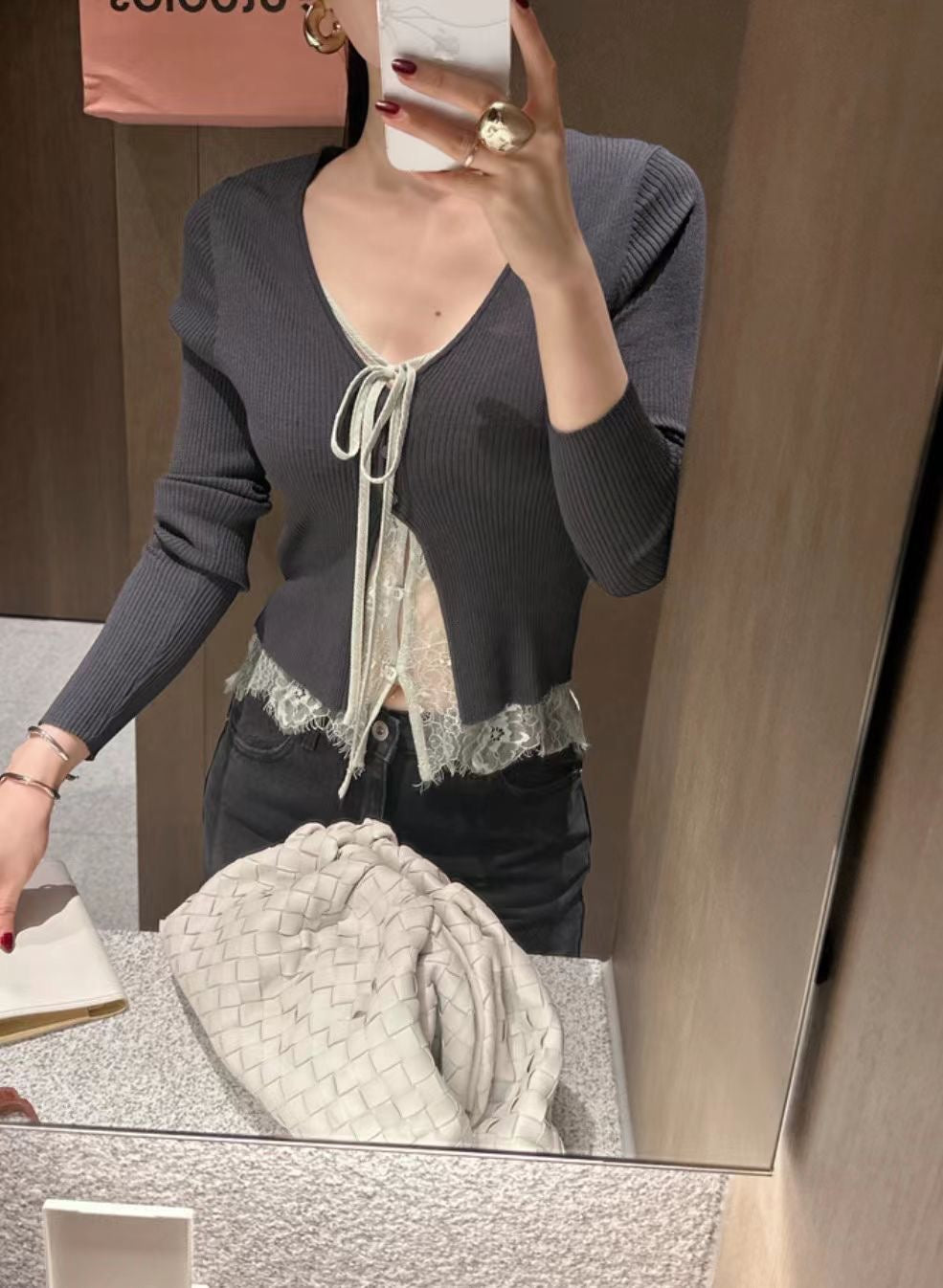 假兩件蕾絲內搭綁帶針織上衣 Lace‑Trim Bow Tie Knit Top