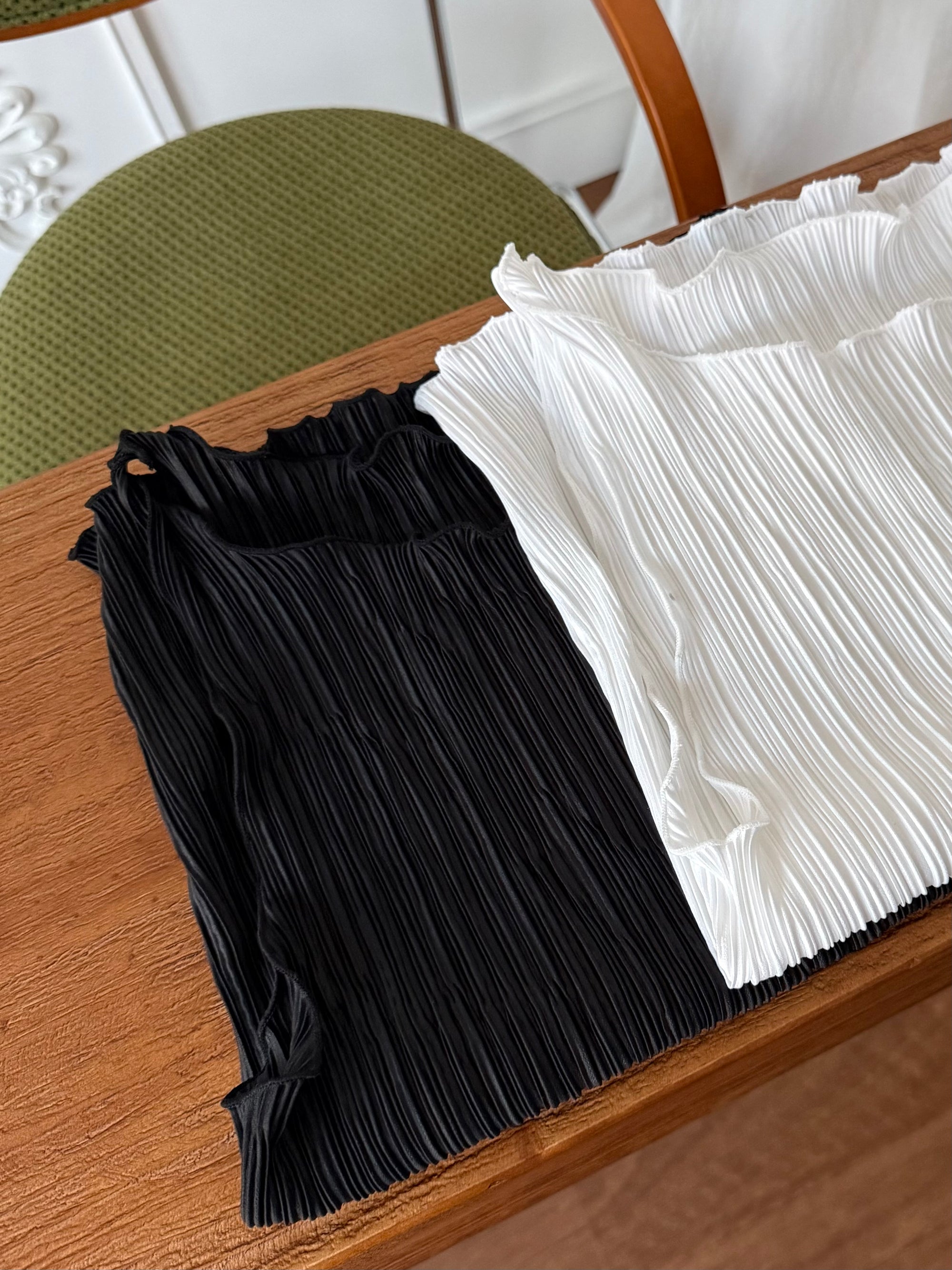 細褶背心上衣 Pleated Tank Top