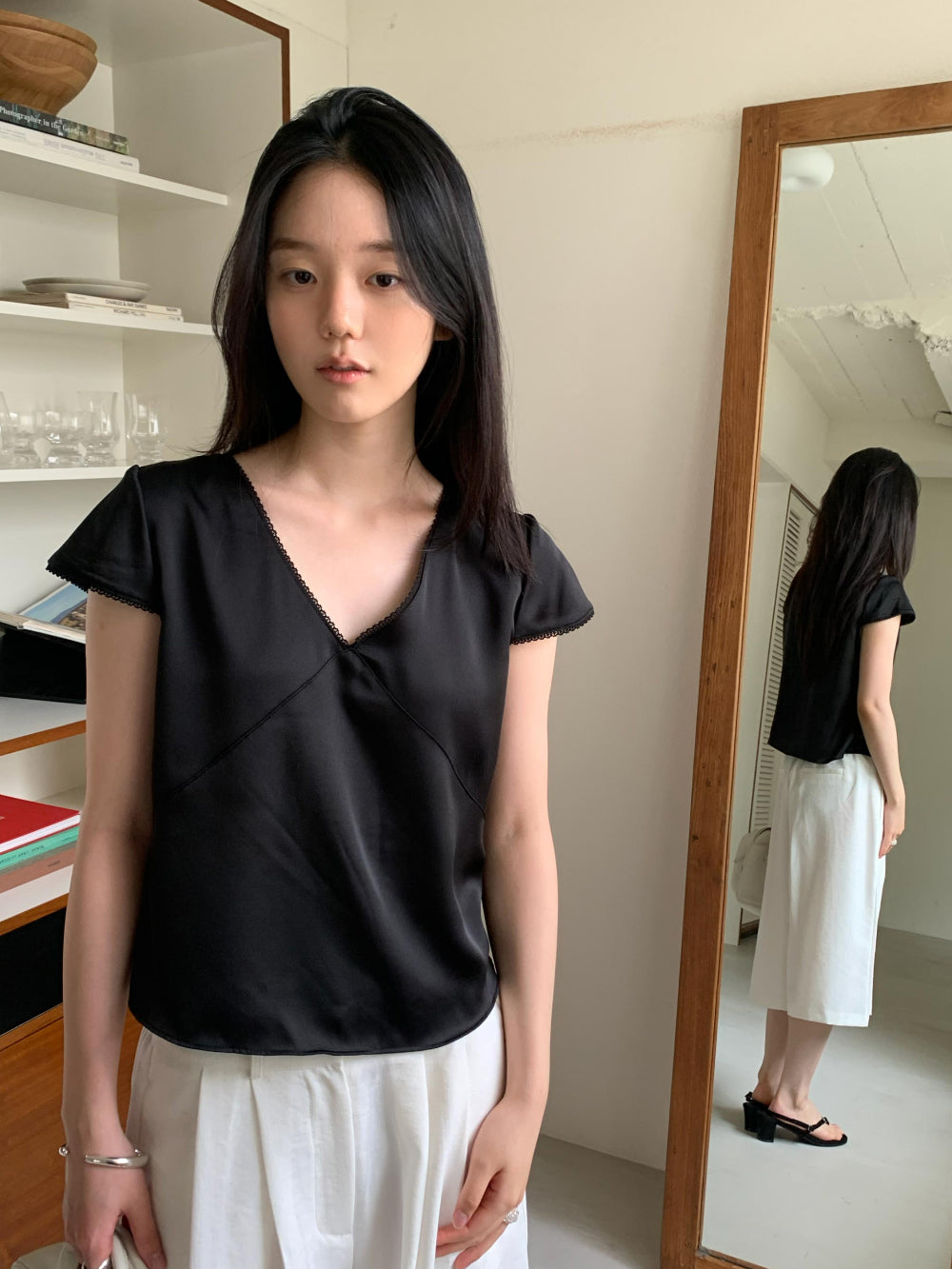 法式浪漫微光絲感蕾絲V領短袖襯衫