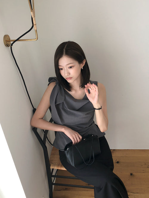 肩上綁帶蝴蝶結垂墜領無袖上衣