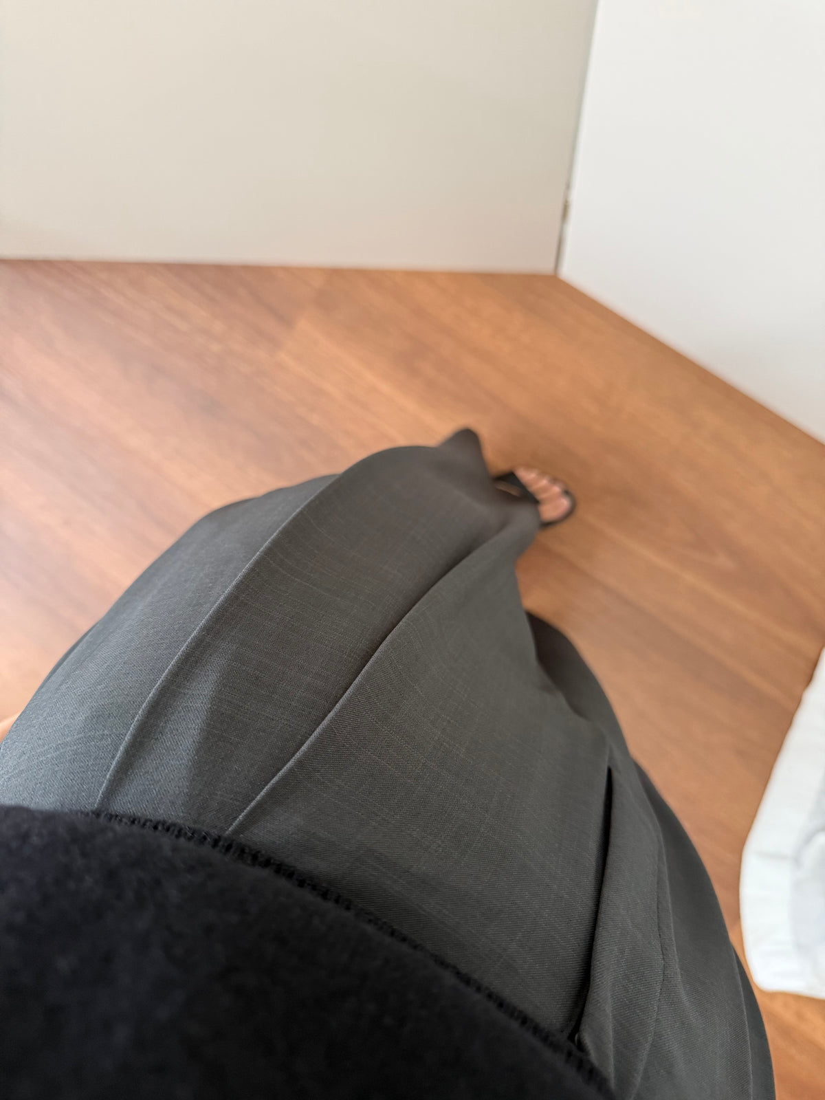 Avis 雙褶系列 輕薄飄逸闊腳西裝褲-12