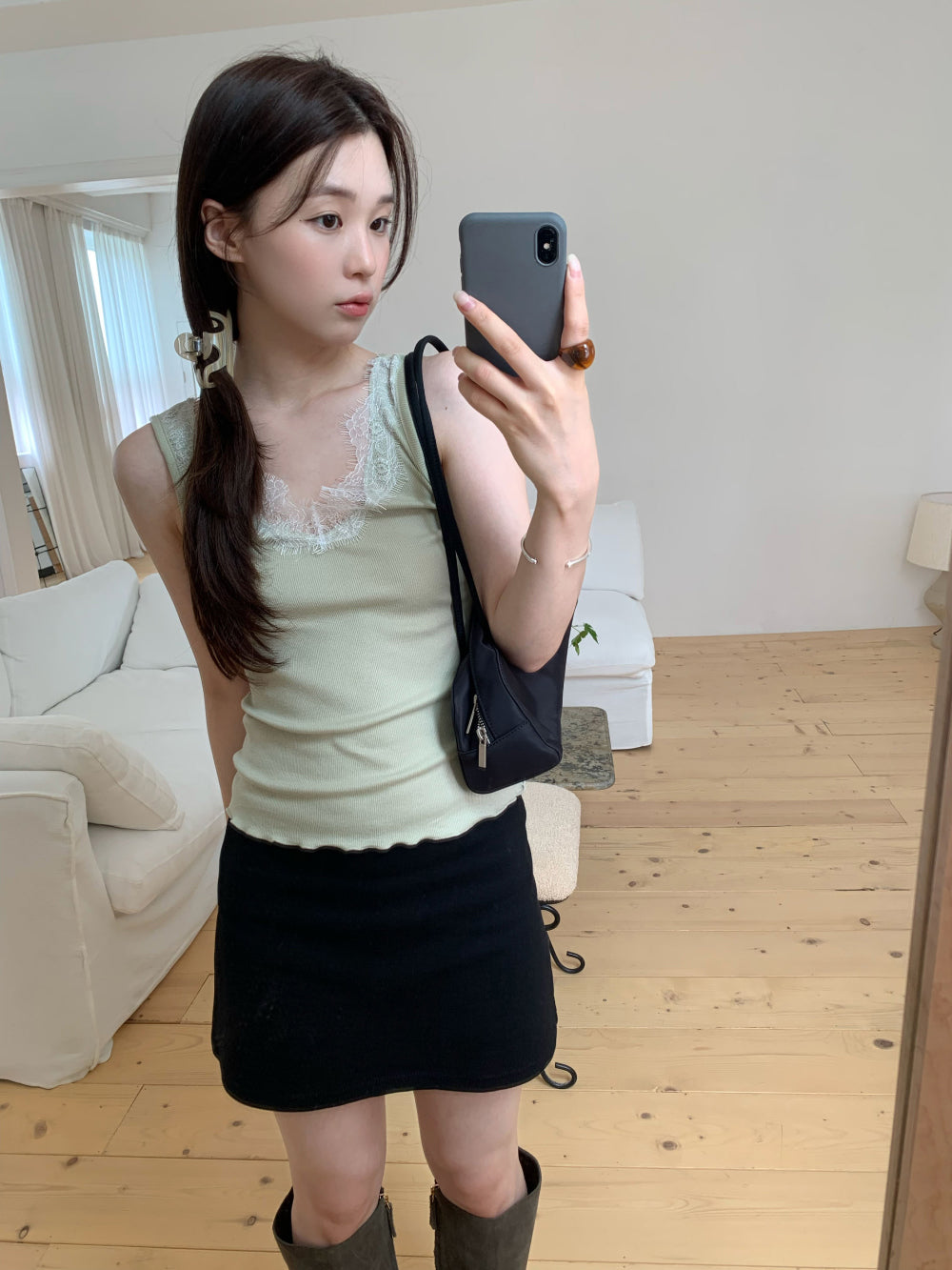 溫柔蕾絲V領莫代爾坑條修身背心