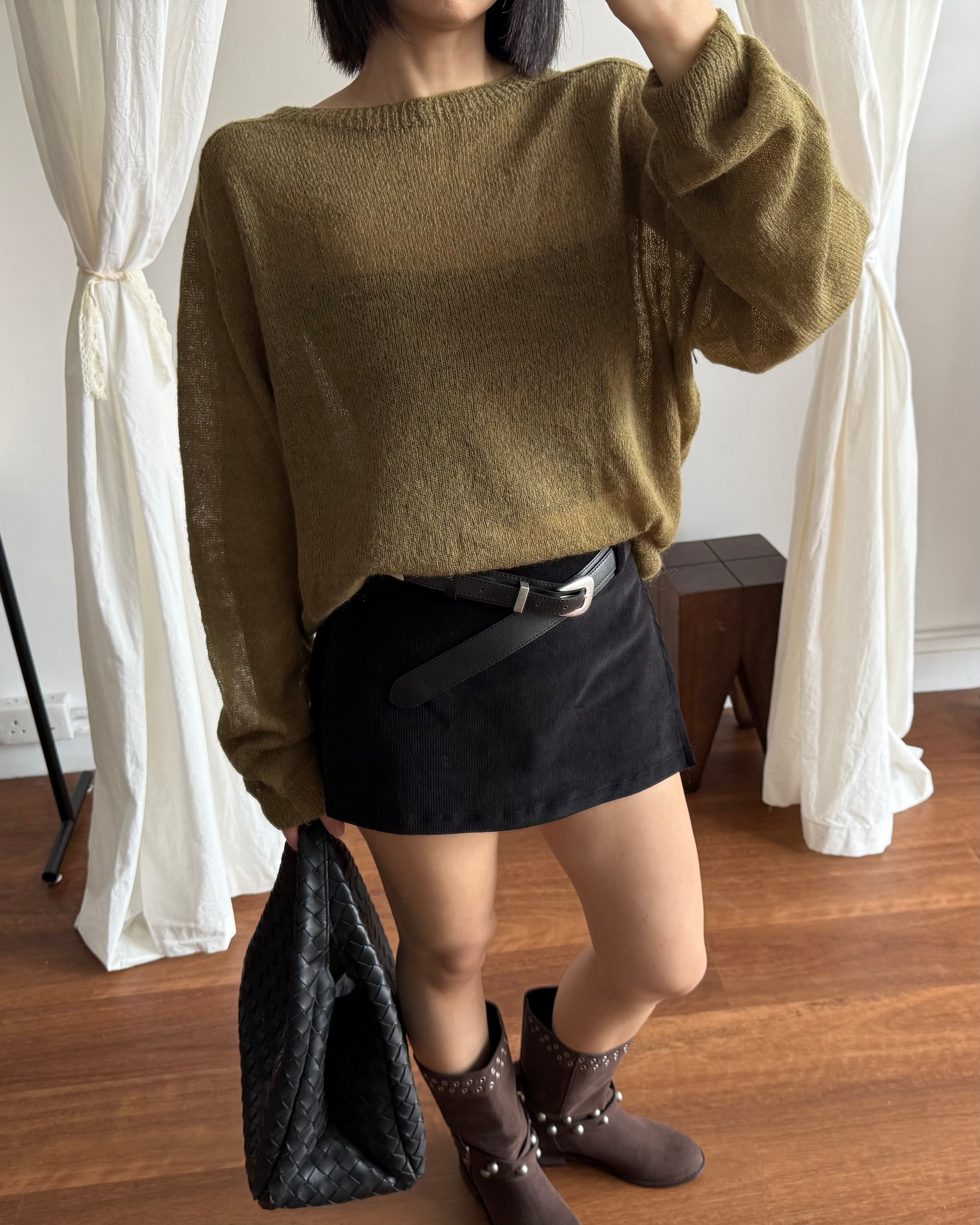 City Date 🤍 A calm beat inside the city’s sound. Soft strength in quiet rhythm.