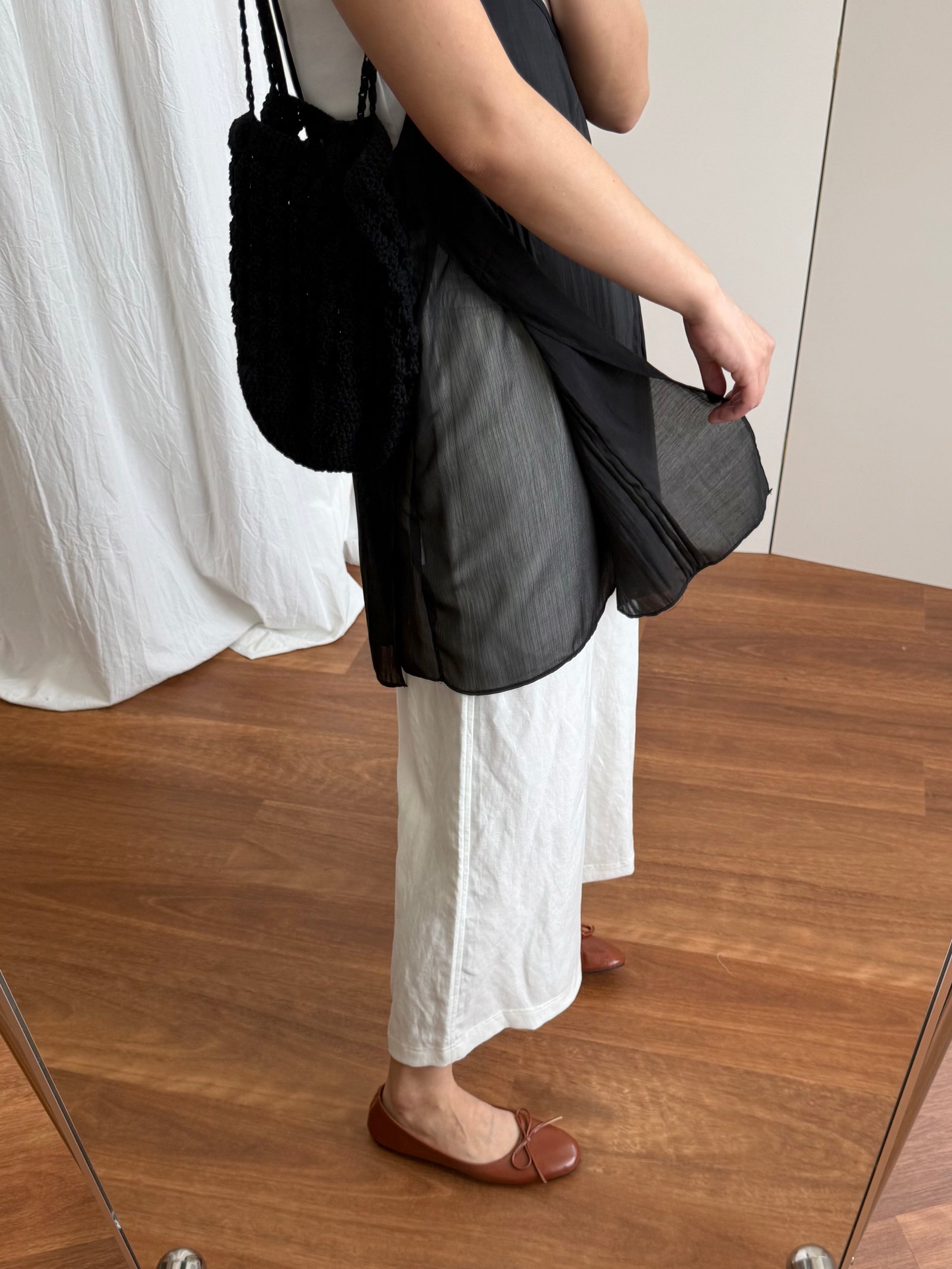 極簡輕透飄帶長版背心 Soft-Sheer Cami Top