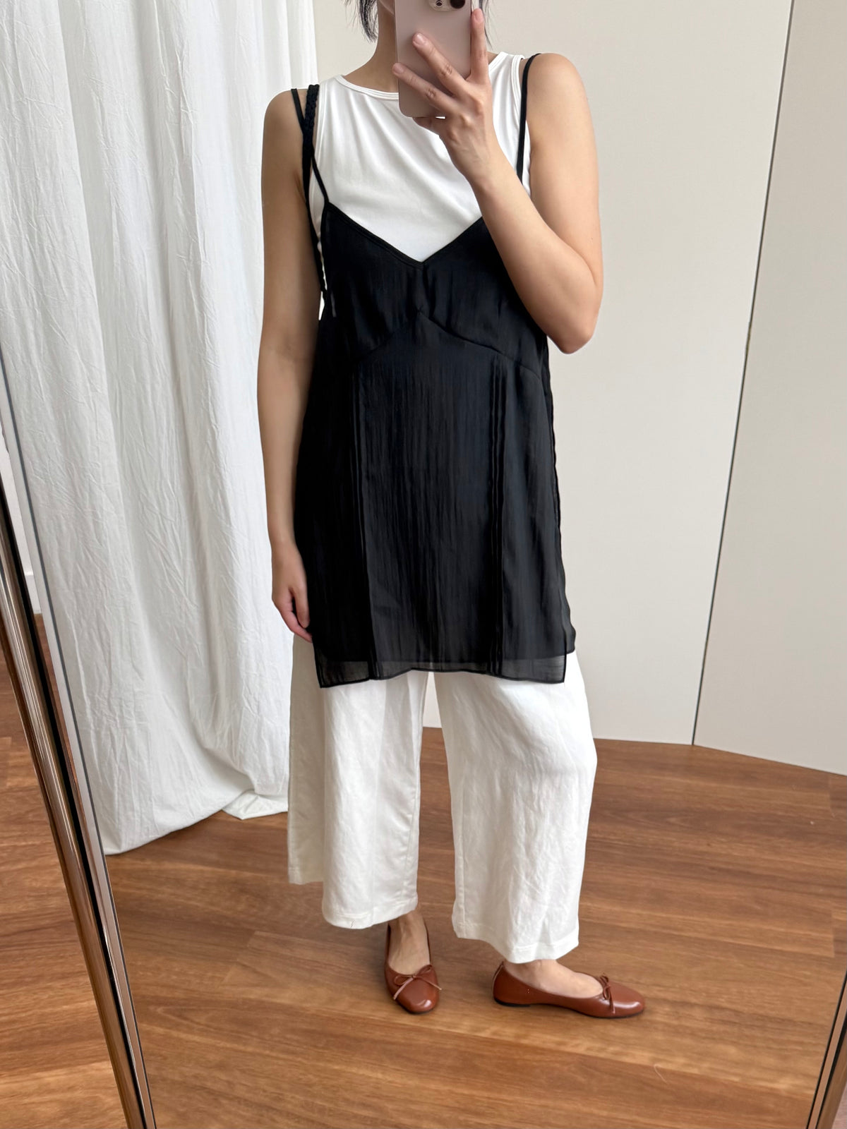 極簡輕透飄帶長版背心 Soft-Sheer Cami Top