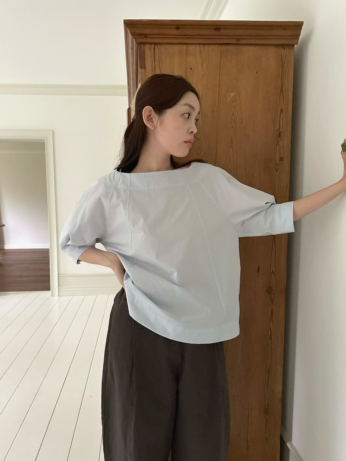 法式復古一字領挺版燈籠袖襯衫-3