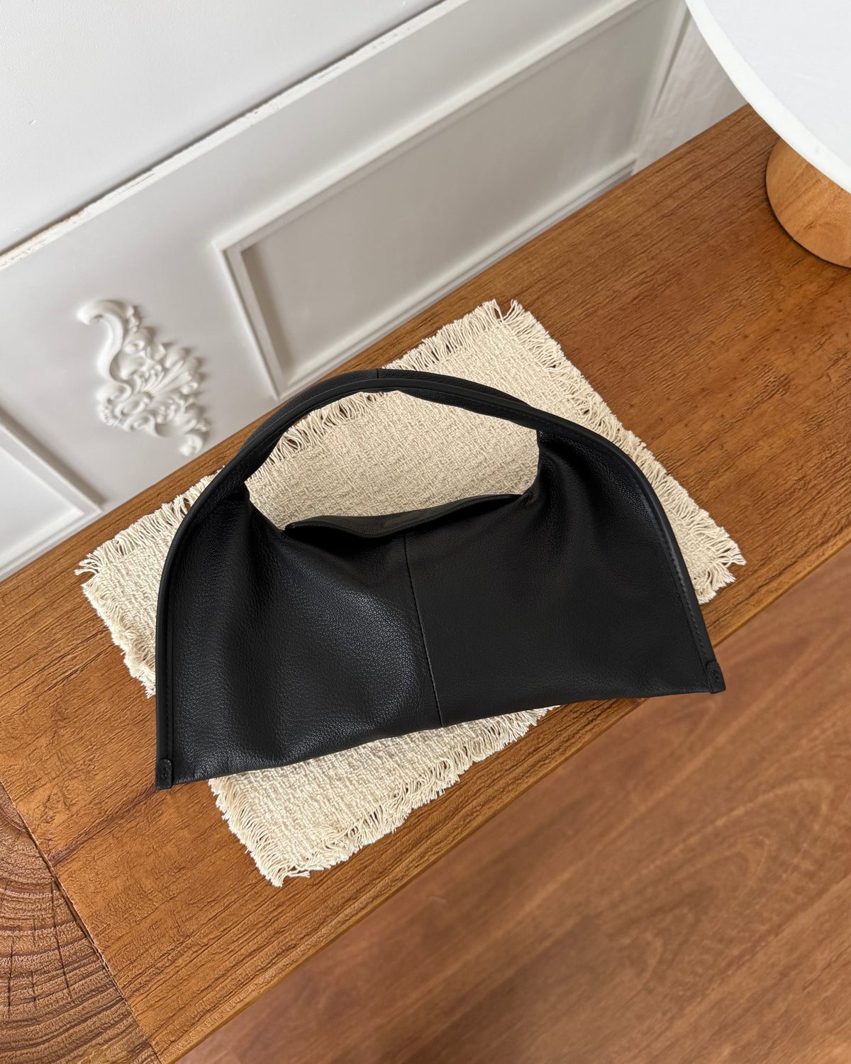 柔軟半月手拿包 Soft Crescent Handbag