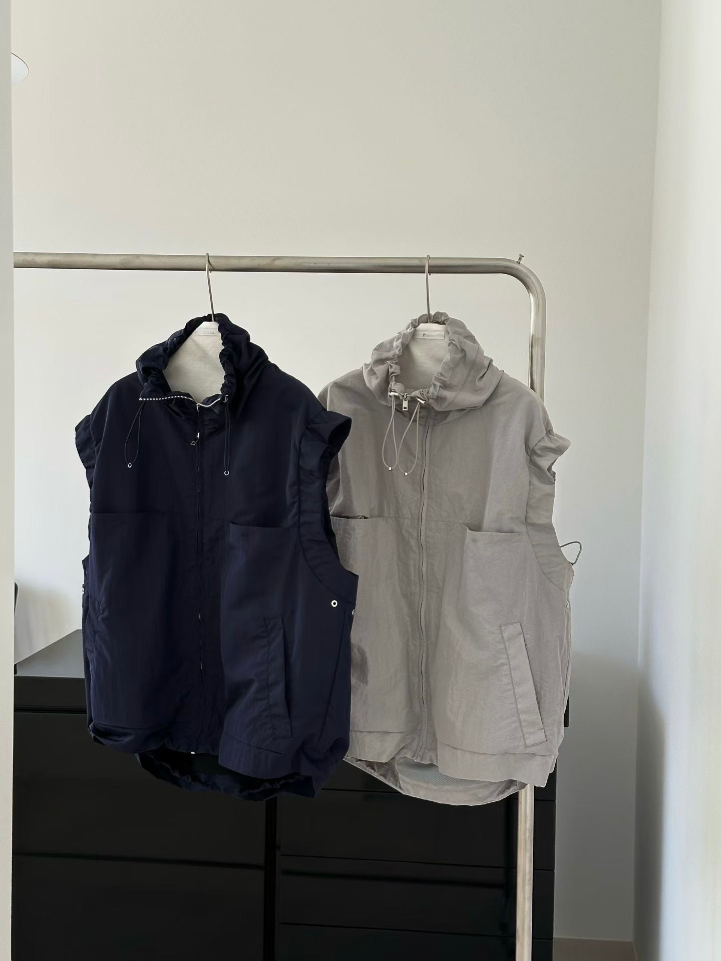 抽繩立領防風馬甲外套 Hooded Nylon Vest-5