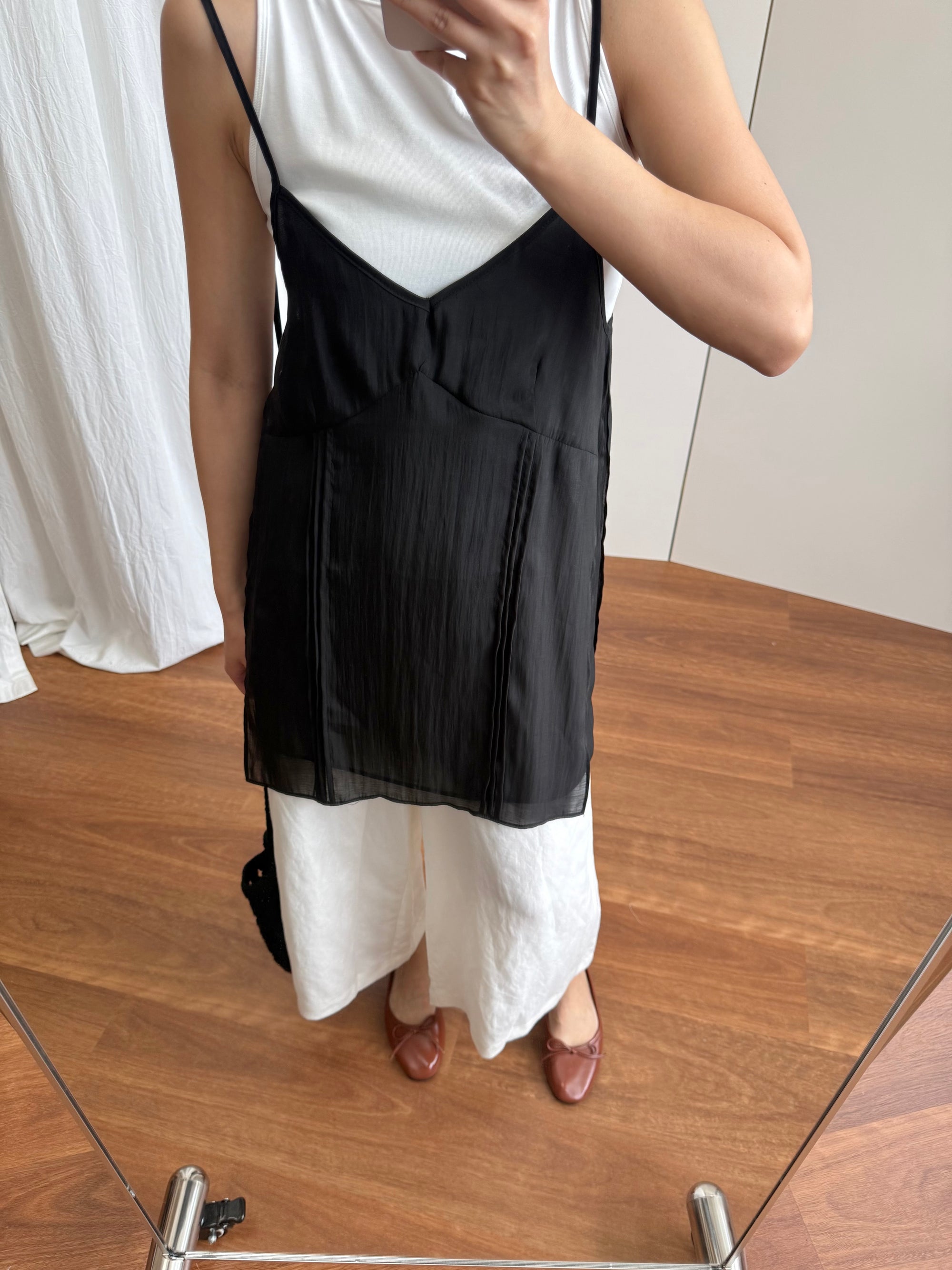 極簡輕透飄帶長版背心 Soft-Sheer Cami Top
