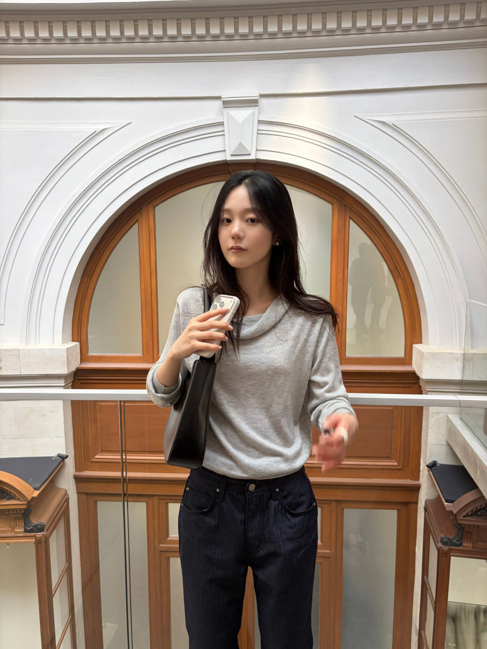 知性優雅垂墜領親膚針織衫