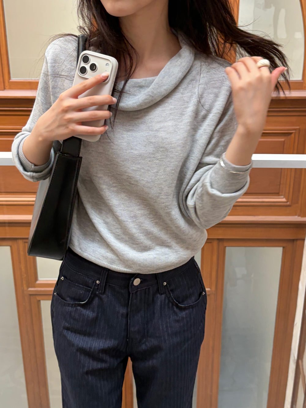 知性優雅垂墜領親膚針織衫