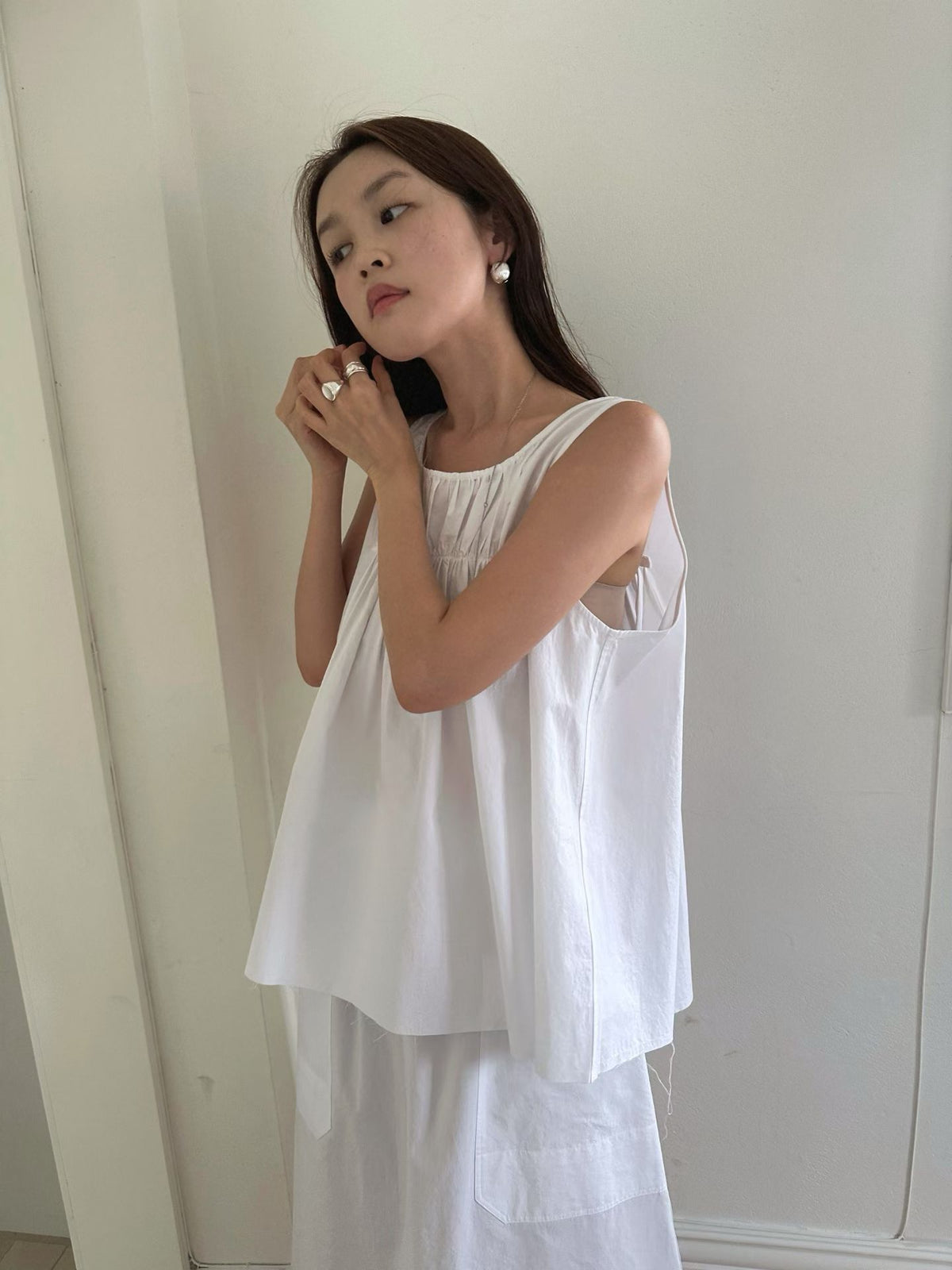 圓領打褶棉麻感無袖上衣