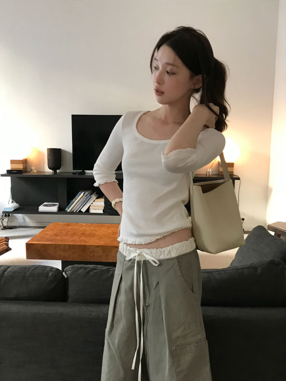 溫柔U領木耳邊坑條七分袖上衣-23
