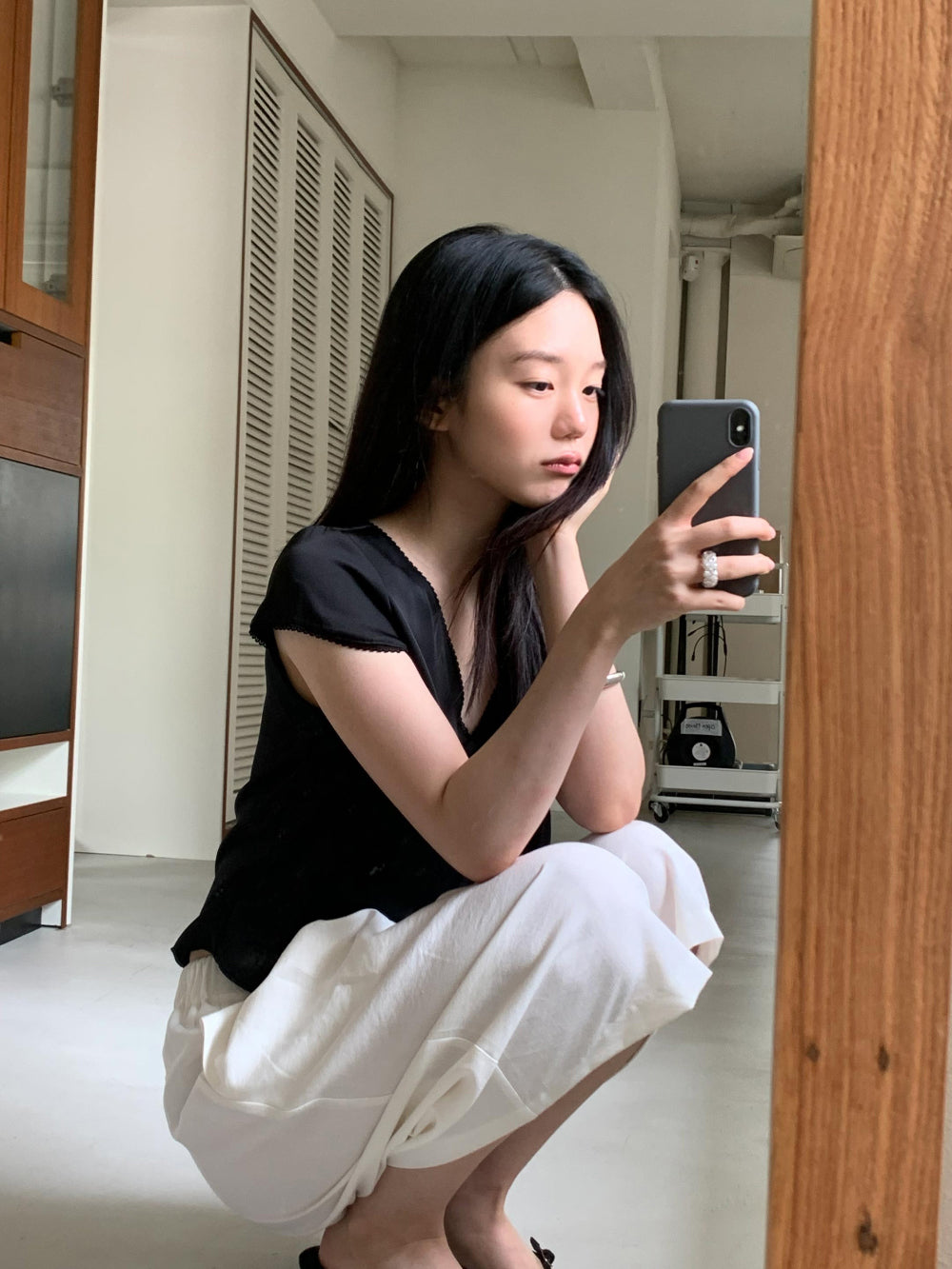 法式浪漫微光絲感蕾絲V領短袖襯衫