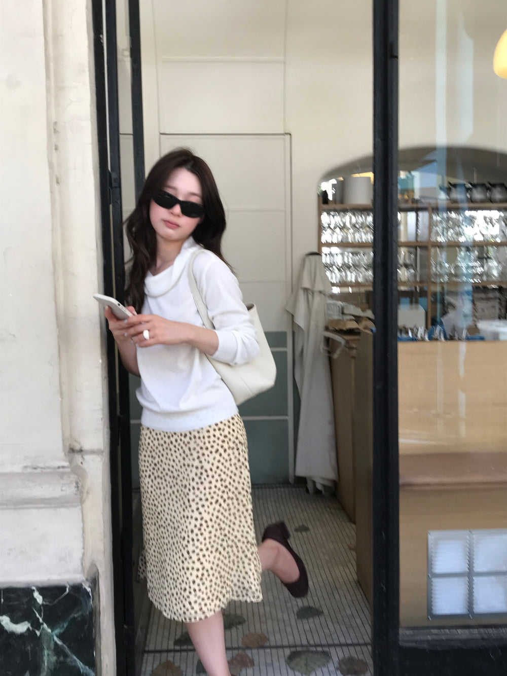 知性優雅垂墜領親膚針織衫