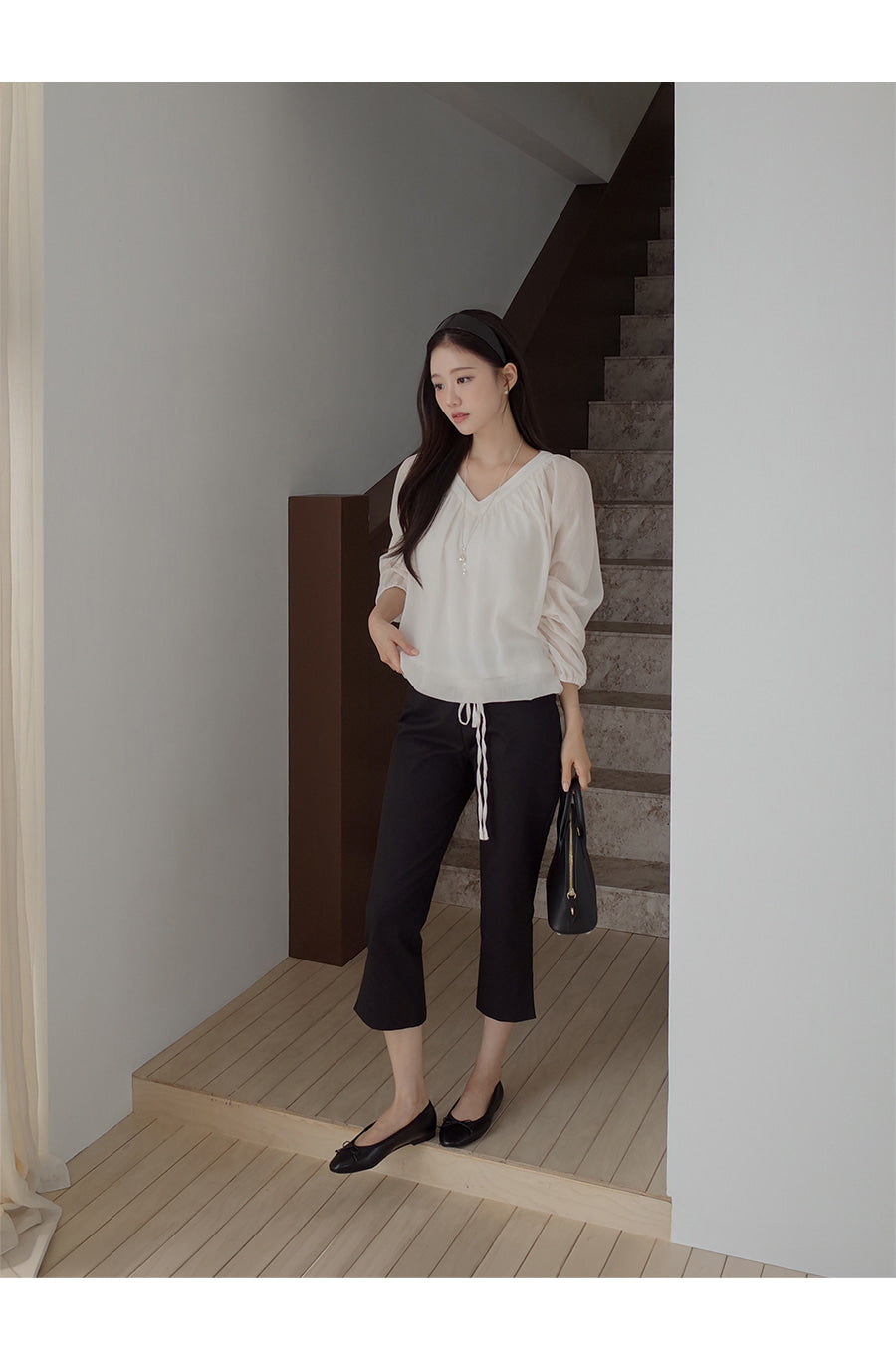 溫柔氣質微透V領抓褶抽繩襯衫