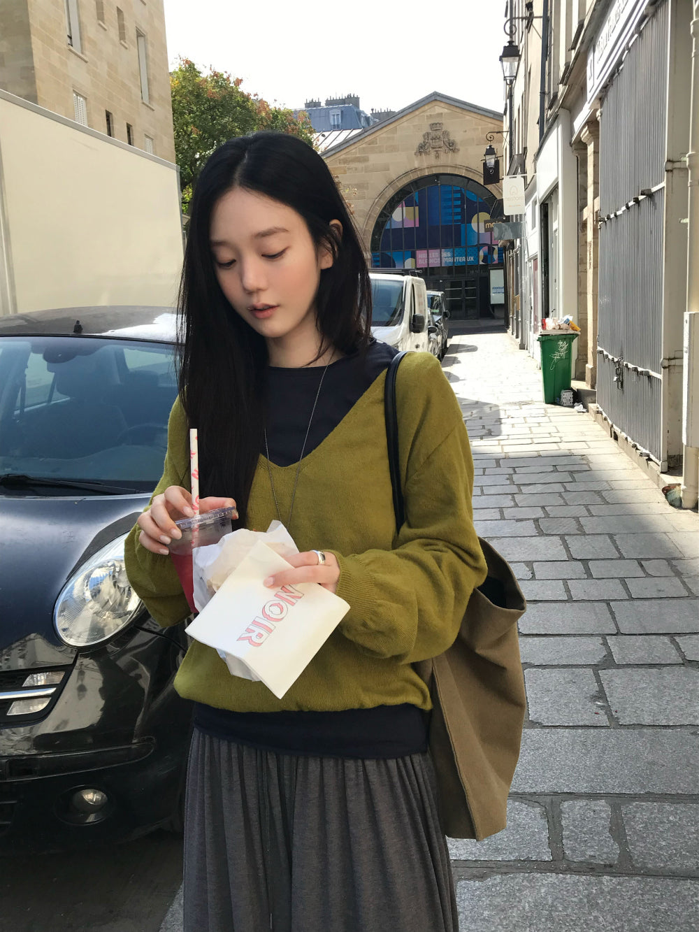 慵懶深V領羊毛針織衫