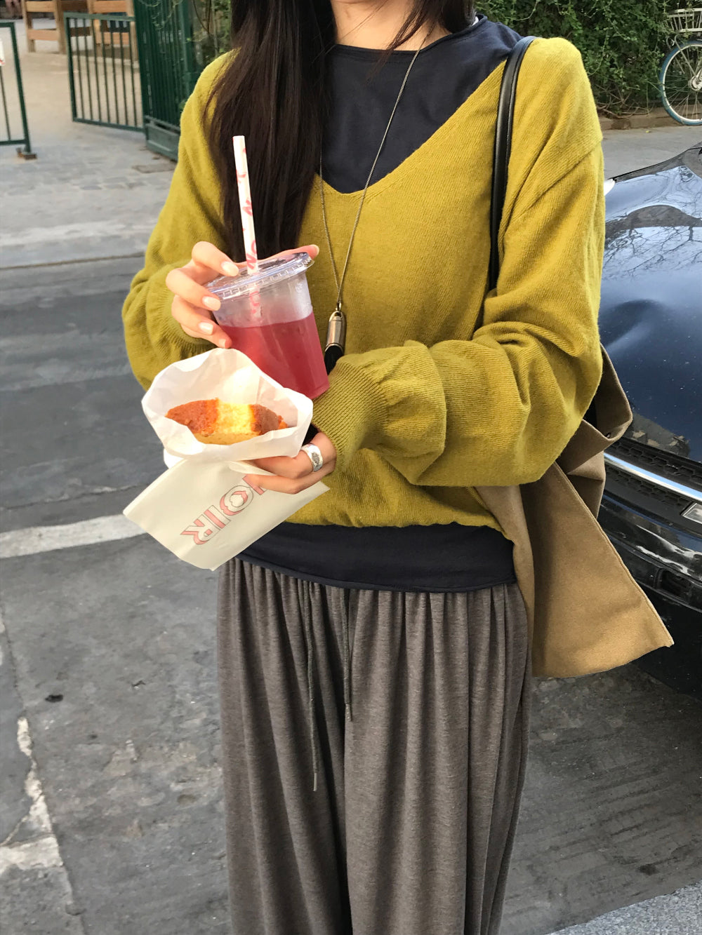 慵懶深V領羊毛針織衫