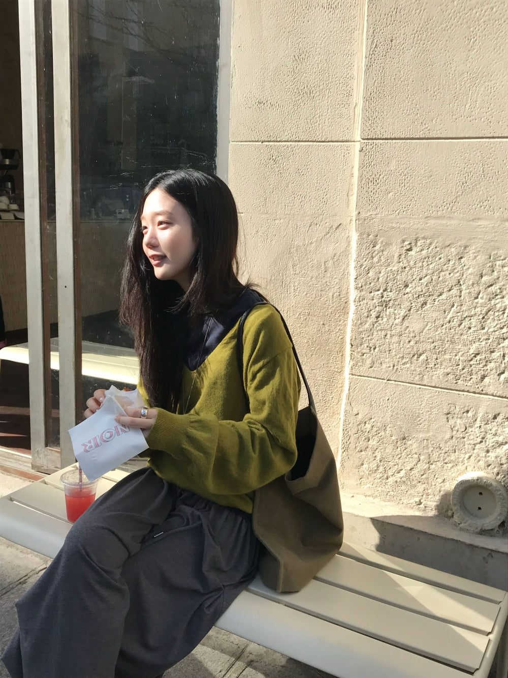 慵懶深V領羊毛針織衫
